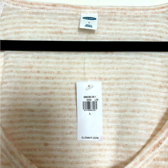 Old Navy linen blend striped tee with snaps. - Picture 4 of 4